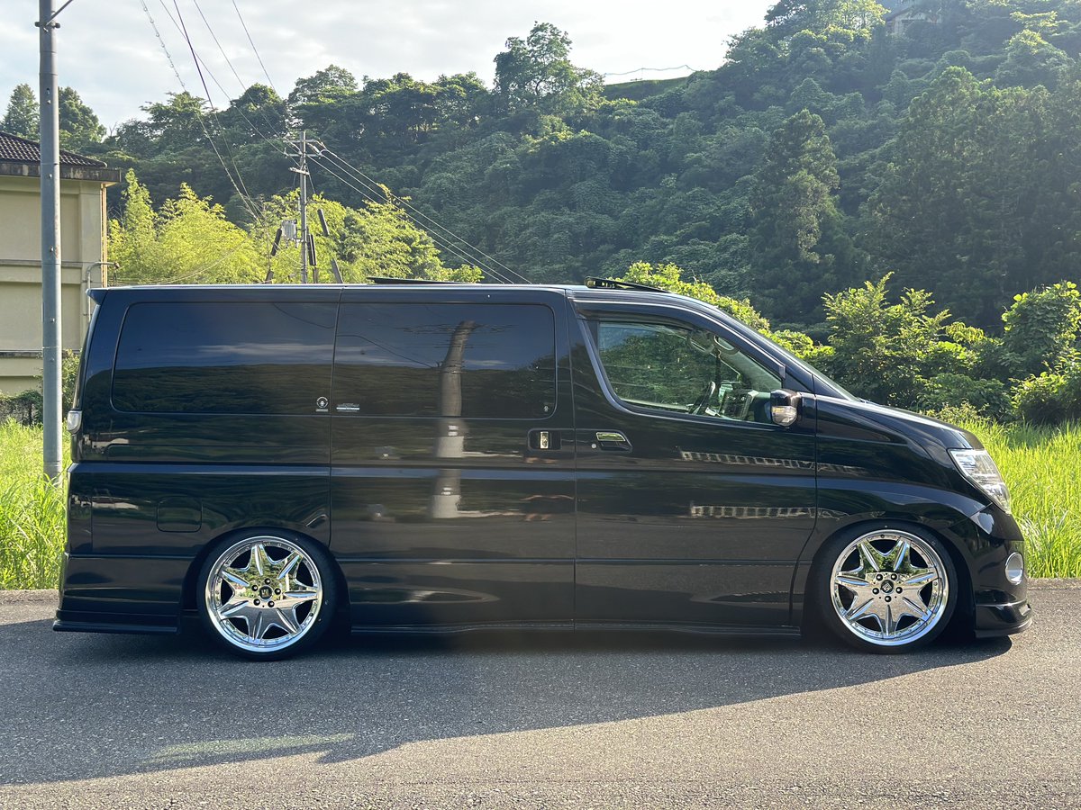 sss_15crown1100's tweet photo. ホイール変えました🆕
WORK LS207 
20inch F9.5j+38 R10.0j+38
245/30r20通し
メッキ×大径ホイールは間違いない🙌 https://t.co/b0E72oCdNW