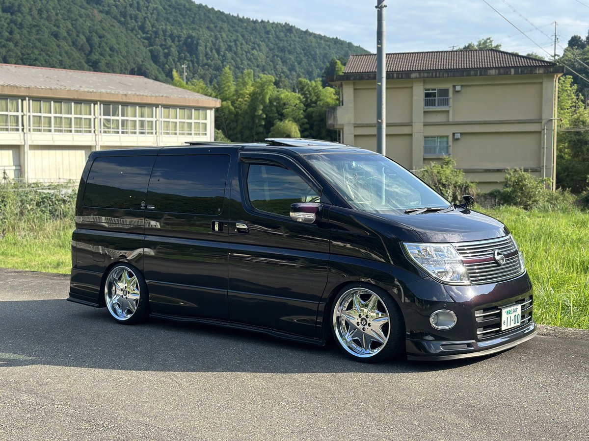 sss_15crown1100's tweet photo. ホイール変えました🆕
WORK LS207 
20inch F9.5j+38 R10.0j+38
245/30r20通し
メッキ×大径ホイールは間違いない🙌 https://t.co/b0E72oCdNW
