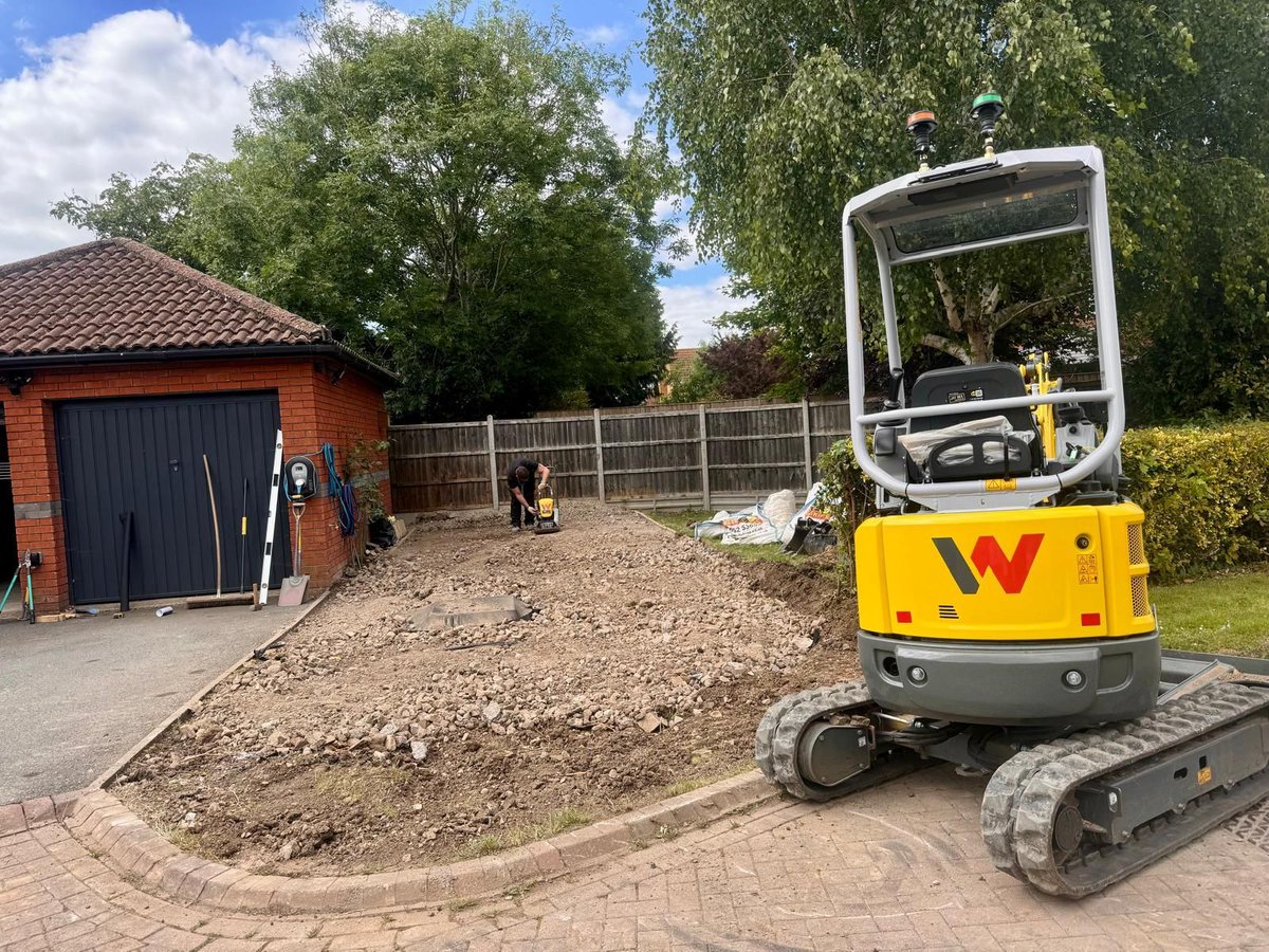 JayBeePlant's tweet photo. Our trusty Wacker Neuson EZ17 on hire in Whitminster last weekend 😀 

#planthire #planthireuk #wackerneuson #miniexcavator #minidigger https://t.co/9wuzGIaF8X