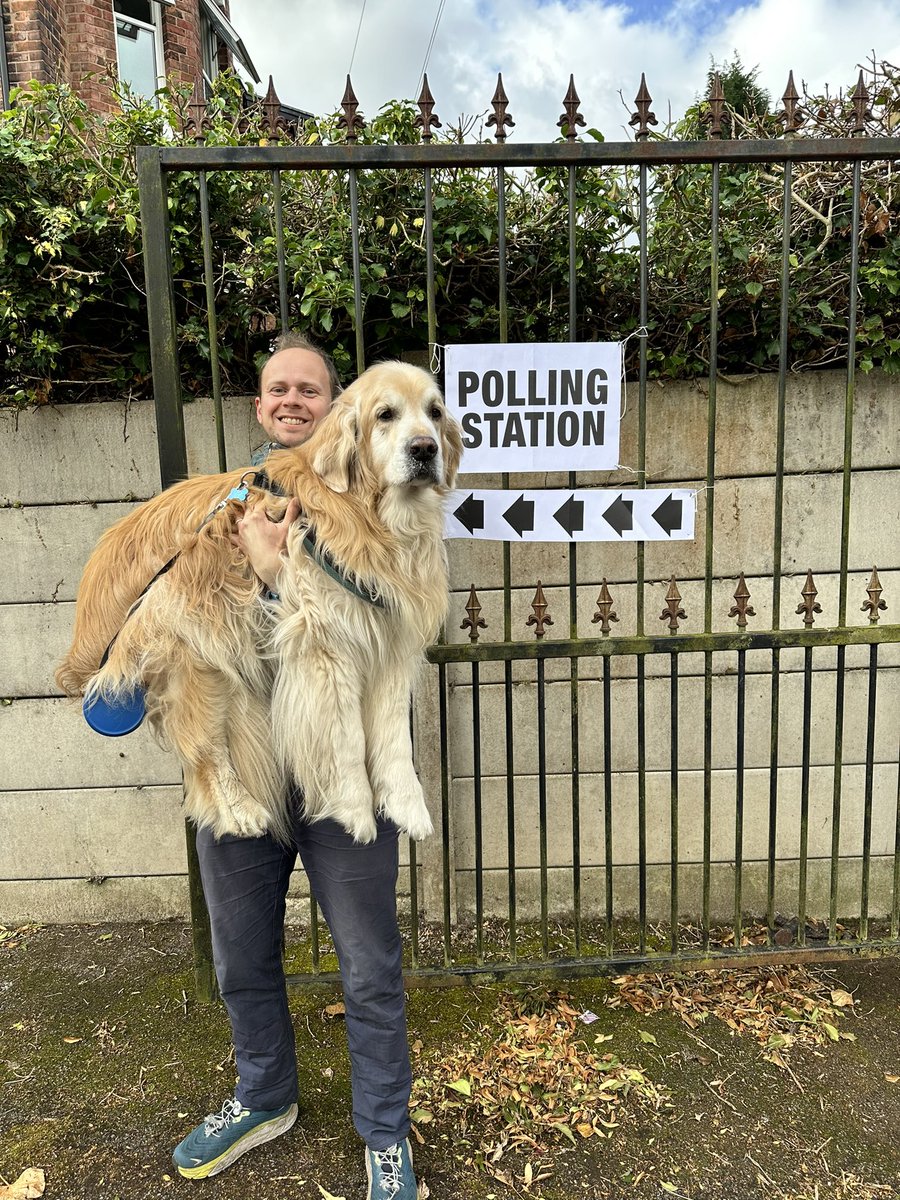 petedurrant's tweet photo. #dogsatpollingstations

Whatever you do today, make sure you vote! https://t.co/yG7zlpIcwn