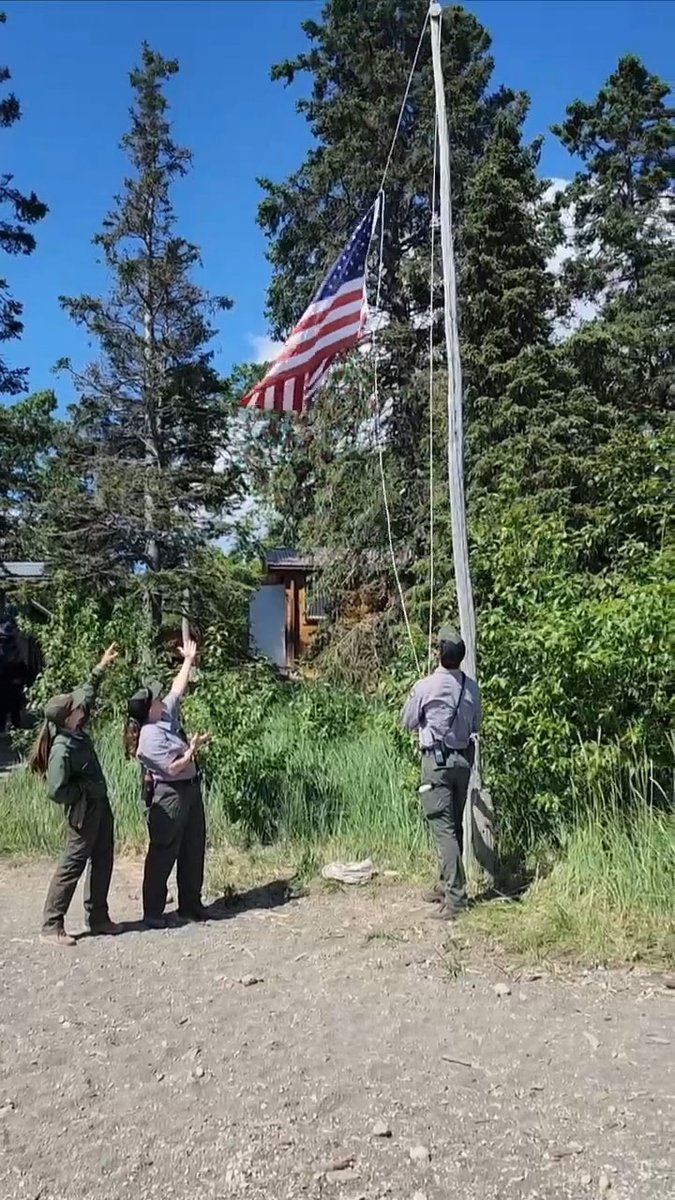 The flag at the Brooks Camp Visitor Center needed a little TLC for a few days, but our rangers got it raised again just in time for the 4th 🇺🇸

Have a safe and happy holiday!

📸NPS Photo/K. Moore