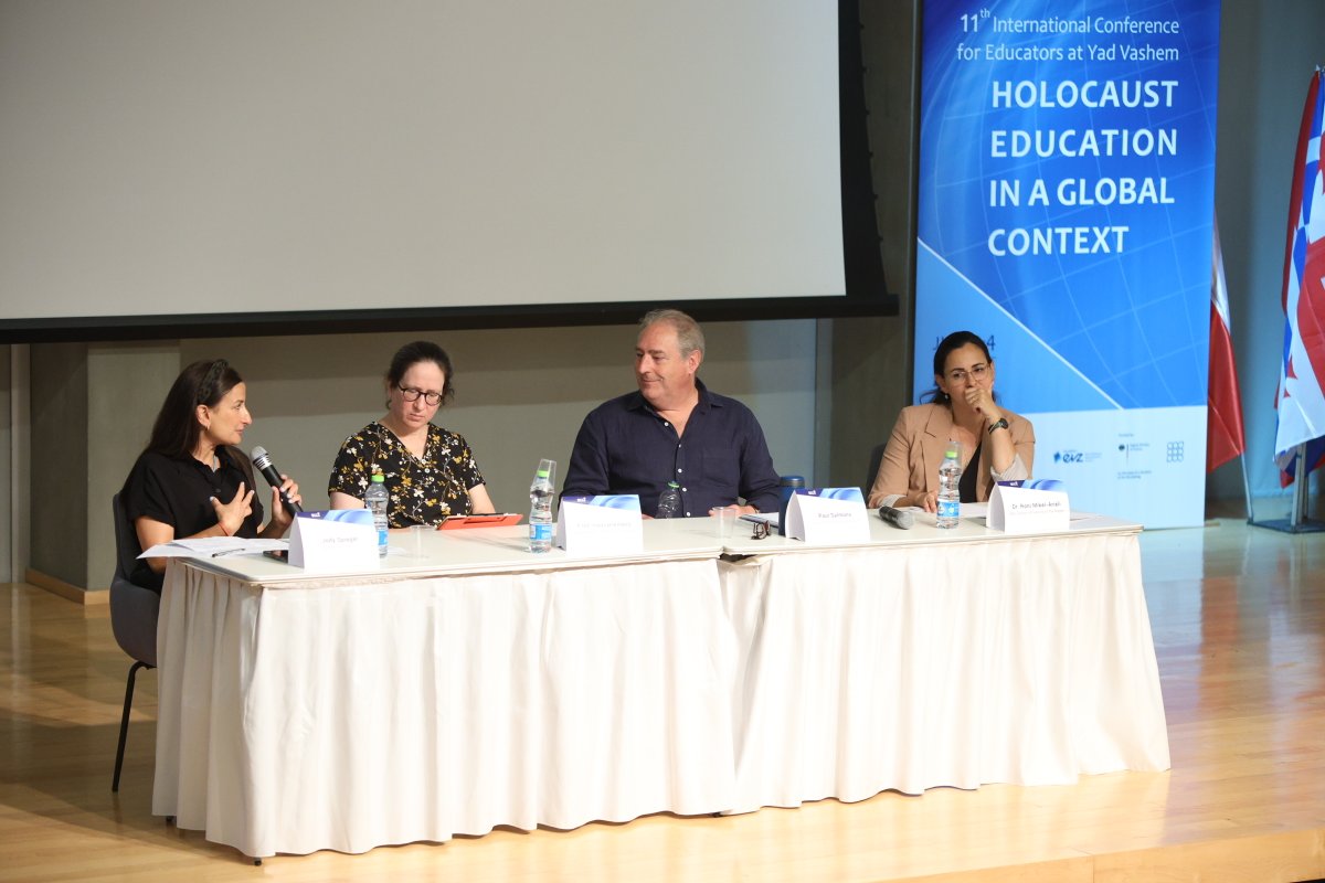 yadvashem's tweet photo. #YVeduConf
Jody Spiegel of @azrielifdn moderated a panel on Competing Memories  

The panel included:
Professor Havi Dreifus, Yad Vashem, @TelAvivUni
Dr. Roni Mikel-Arieli, @bengurionu
Paul Salmons, Curator, education consultant, Paul Salmon Associates UK, @p_salmons https://t.co/fGgOvk7H54