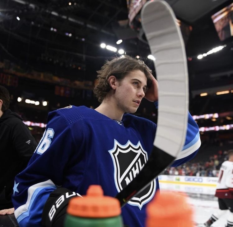 red, white, blue is in the sky