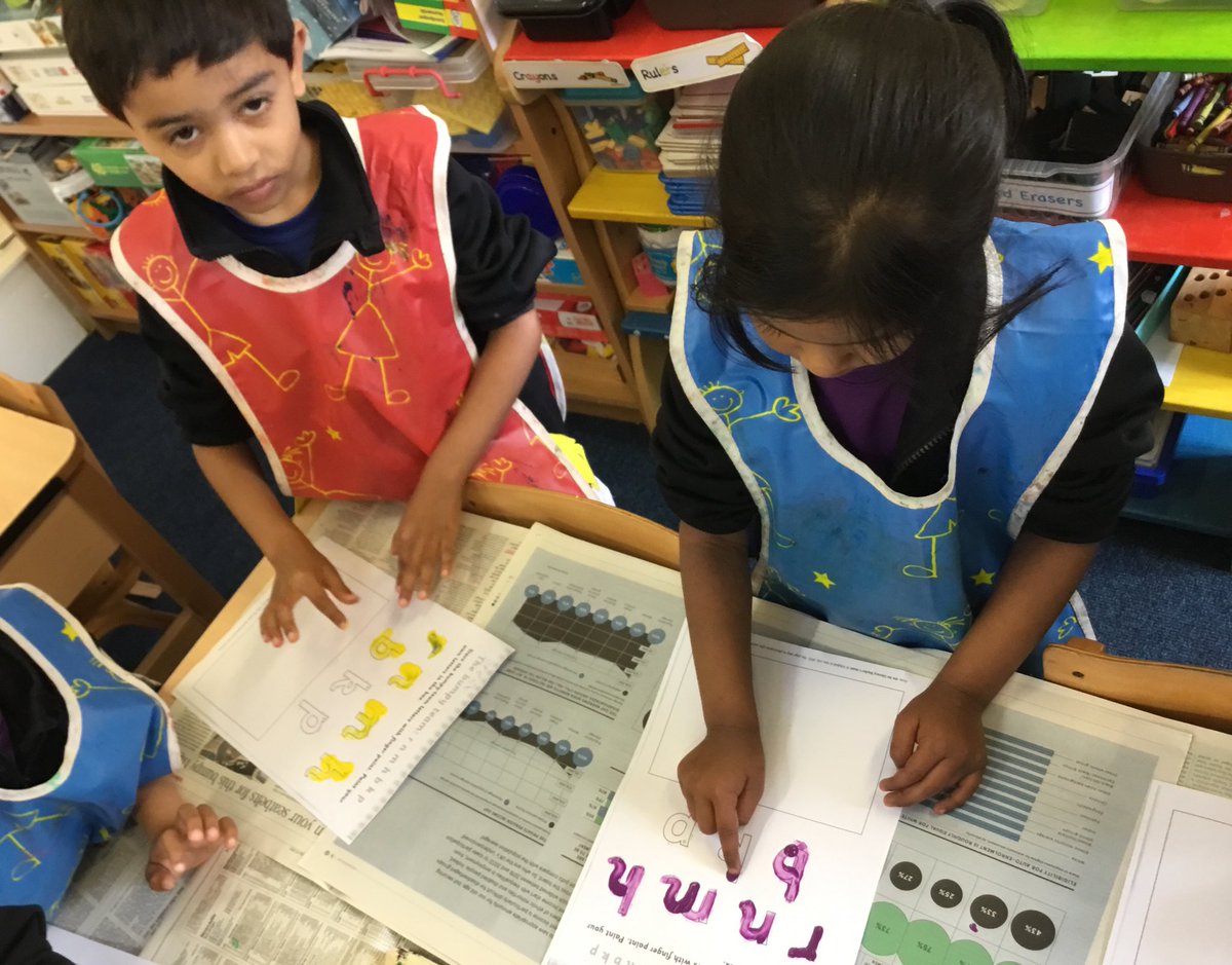 SJC_Infants's tweet image. We’re practising our bouncy ball letters in #SJCR5 this morning. Using finger paints 🖐🏻🎨 #SJCInfants #SJCReception