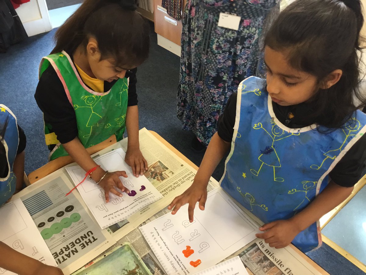 SJC_Infants's tweet image. We’re practising our bouncy ball letters in #SJCR5 this morning. Using finger paints 🖐🏻🎨 #SJCInfants #SJCReception