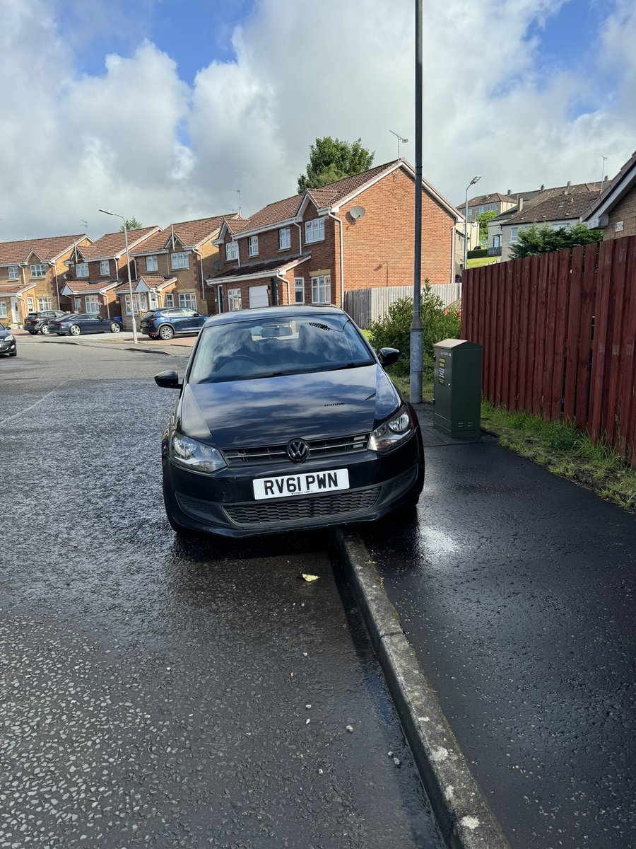 Bobinson1's tweet photo. Come on @PoliceScotland  and @GlasgowCC  it’s time for parking enforcement to stop this selfish behaviour of parking on pavements ! 
Forresthall drive is a joke and to top it it all driver speeds are crazy.
Where are all the community cops ???? https://t.co/ZsMmtQuy5Y