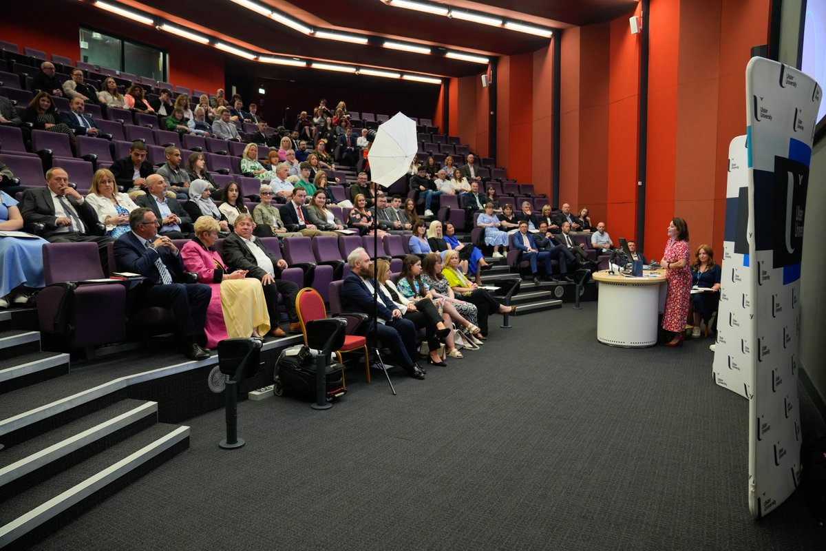 We've had a lot to celebrate this week! On Tuesday, we began with our prizegiving ceremony, celebrating excellence across our programmes. Then, we headed to the Waterfront to see our Belfast class of 2024 graduate! 

We are so proud of you all! 🎓🎉

#ProudofUU