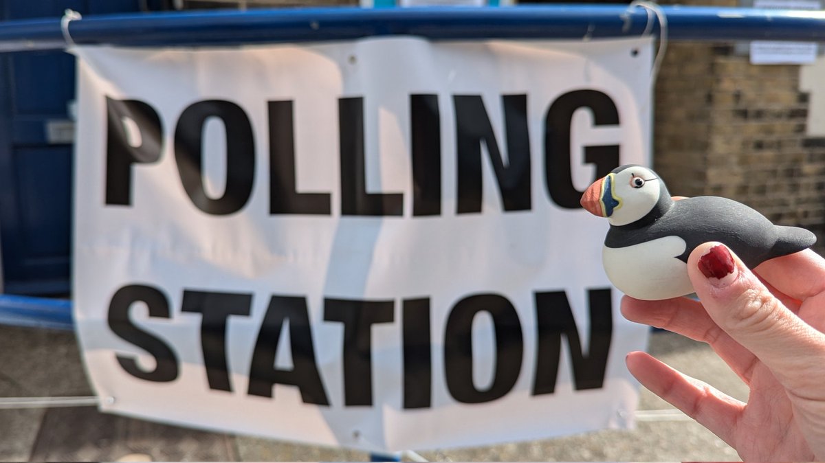 Early bird gets the worm.. well in this case the sandeel🐟 Remember to get out and vote today (and your ID) - your voice makes a difference! #BirdsAtPollingStations