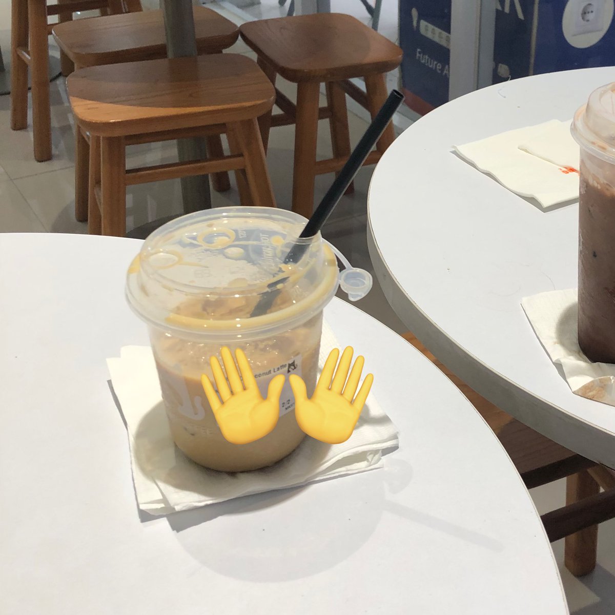 callmeramsss's tweet photo. Coconut latte nya enak 🫶🏻 https://t.co/OsWxyGUu34