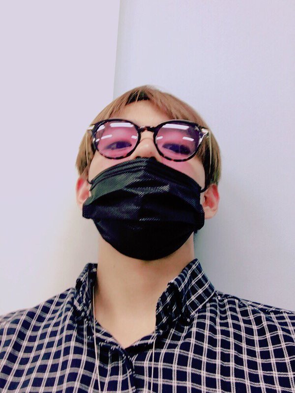 thvampcraft's tweet photo. 𝚄n poquito tarde estoy para escuchar 𝐥a #ո︩︪e𝒛u𝕜oʼ音楽𝐩arty ★ 𝐩ēro en mi defensa, tuve un día ajetreado que solo algo 𝐝e « #𝒊·𝕝o𝚟e·𝐲āಇུ𝕝ɑtɑtɑ » ♡🛍️ 𝐩ödría mejorar, por lo que ahora andaré en modo #𝐬a𝕜u𝐫aﻬ༘·𝒄o𝚍e ✿💭 𝐡āsta la próxima semana, 𝐥o prometo! https://t.co/9ht6aD4Snm