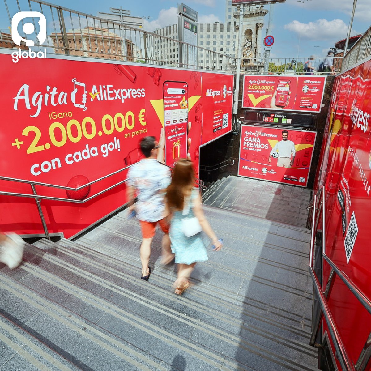 La Eurocopa ha llegado y Metro Barcelona <a href="/TMB_Barcelona/">TMB</a> recibe el evento deportivo del año con esta campaña de <a href="/AliExpressES/">AliExpress España</a>. 
Con este formato de gran impacto, muestra la clara sensación de adentrarte en la Eurocopa 2024 a la vez que entras en la estación.
#publicidadexterior