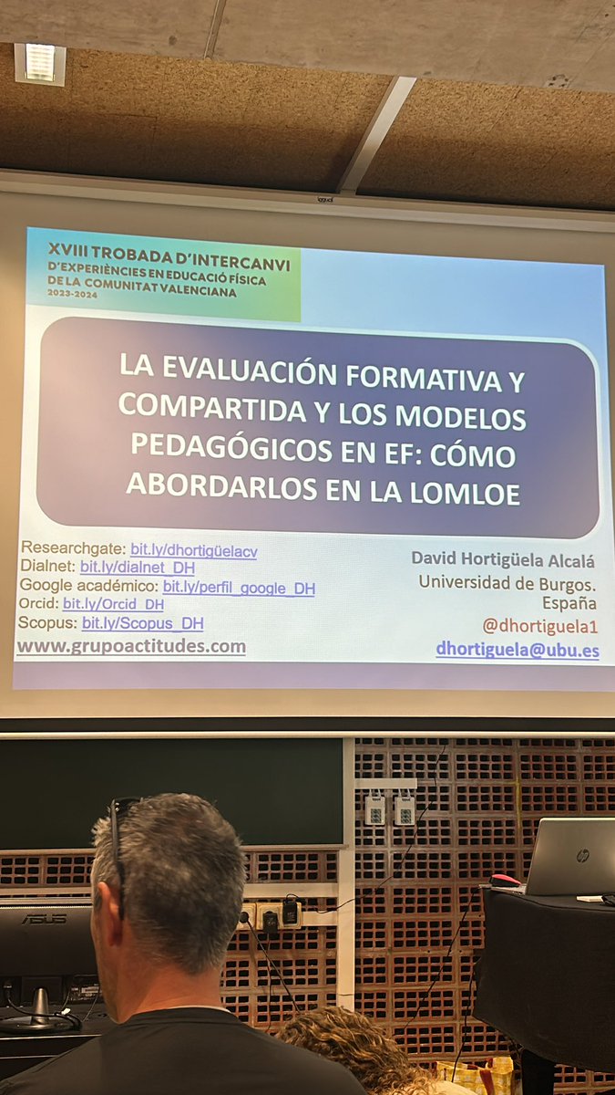 Arrancamos <a href="/CEFIREambitAE/">Àmbit Artisticoexpressiu</a> #18TrobadaEF 🚀 con <a href="/dhortiguela1/">DAVID HORTIGÜELA</a>