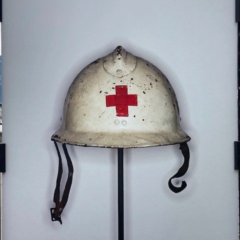 💙Take a walk through #humanity 💙
In #Geneva, 50 portraits of #humanitarian objects bear witness to the activities of the International Red Cross &amp; Red Crescent Movement since its birth in 1863.
It echoes the 75th anniversary of the Geneva Conventions
<a href="/ICRC/">ICRC</a> <a href="/ifrc/">IFRC</a>