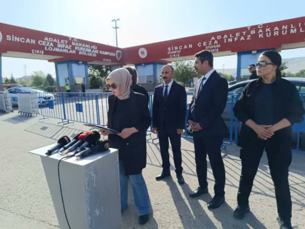 💥💥 #SonDakika

Ayşe Ateş:

“Şu an bunları ilk defa anlatacağım çünkü beni de öldürürler diye korktum. Ölürsem bunlar mezara gitmesin benle.

Sinan bu tehditler başladığında bana ‘Ayşe, İzzet Ulvi Yönter ve Semih Yalçın, Ahmet Yiğit Yıldırım ile Olcay Kılavuz’a talimat vermiş ve