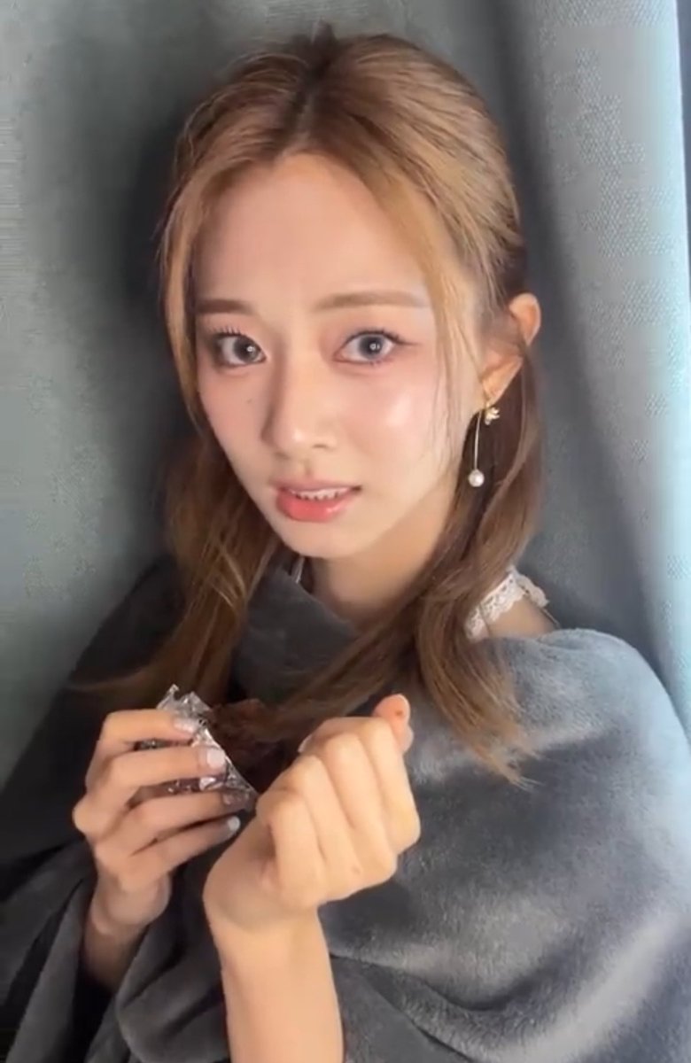 tzuyu doing the gucci promo, dive opening trailer, and chaeyu tiktok all on the same day 🤣