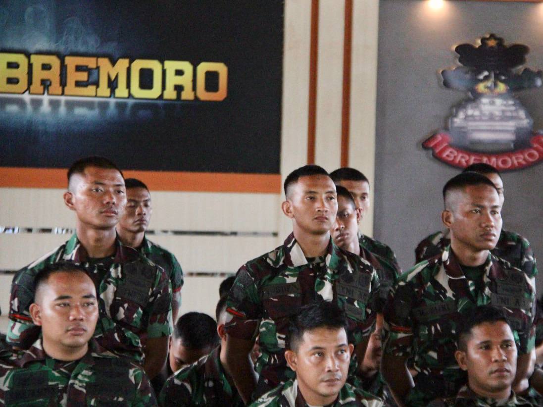 yonif413bremoro's tweet photo. Dari Daerah Penugasan UNIFIL Komandan Batalyon Infanteri 413 Bremoro Beri Semangat dan Penekanan Prajurit selama Korum di Home Base https://t.co/rRMTEWf9IJ