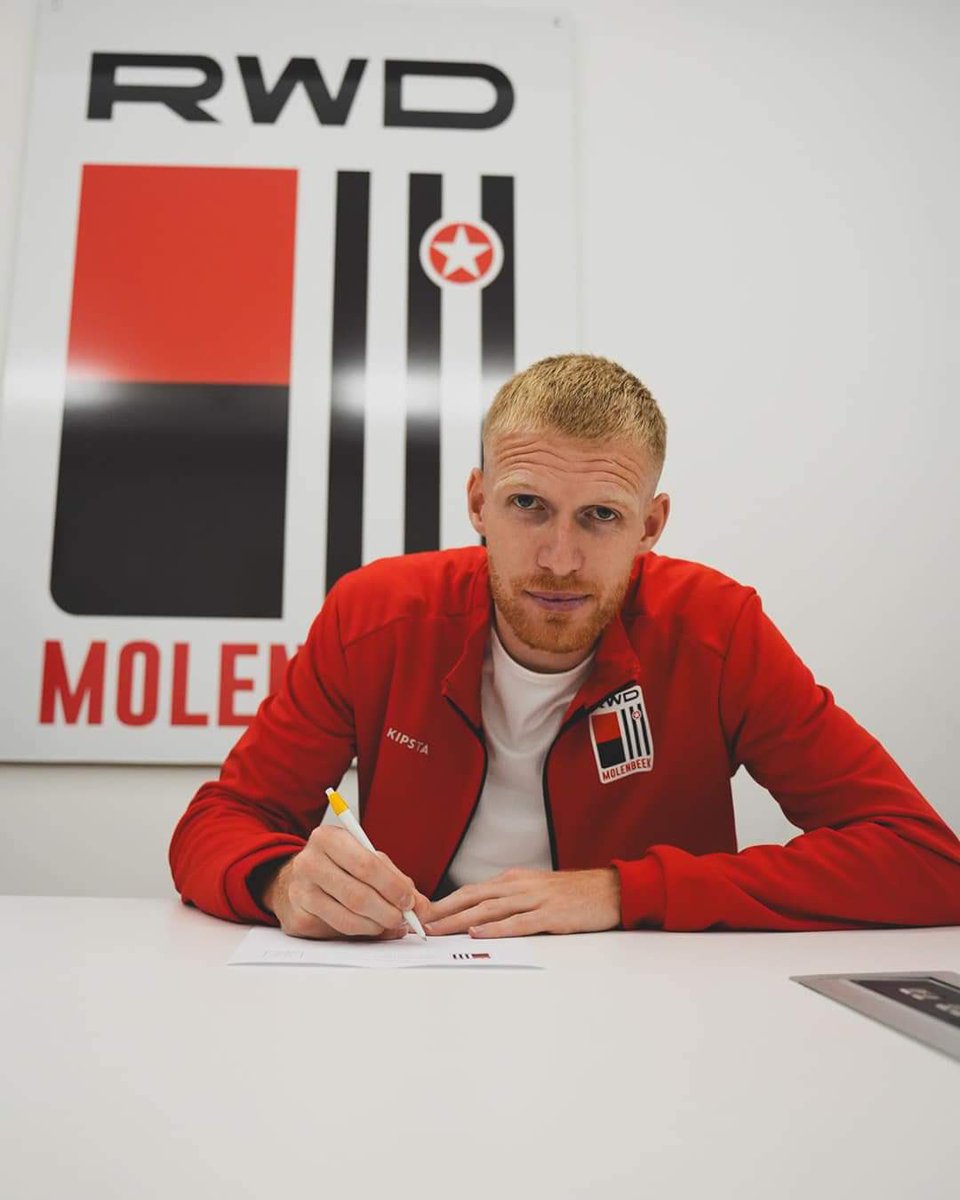 OlivierInvest08's tweet photo. 🆕 Le club de #RWDMolenbeek vient d’enregistrer la signature Gaëtan #Robail!
🔹L’ailier formé au #RCLens, âgé de 30 ans, évoluait depuis 2 ans en #Grèce, à l’#AtromitosAthènes!
🔹Il avait déjà évolué en #Belgique au #CerclesdeBruges lors de la saison 2017-2018!
https://t.co/BwbO1yXL6g