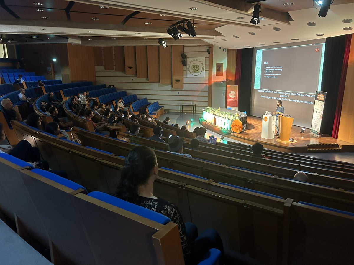 <a href="/SunnyTech_MTP/">Sunny Tech</a> est lancé ☀️

Très contente de revenir en tant que bénévole et de voir tout le travail réalisé par la nouvelle équipe d’orga 🫶 

On commence par une keynote de Tristan Nitot pour parler de la fin de la loi de Moore.

#SeaTechAndSun 
#SunnyTech2024