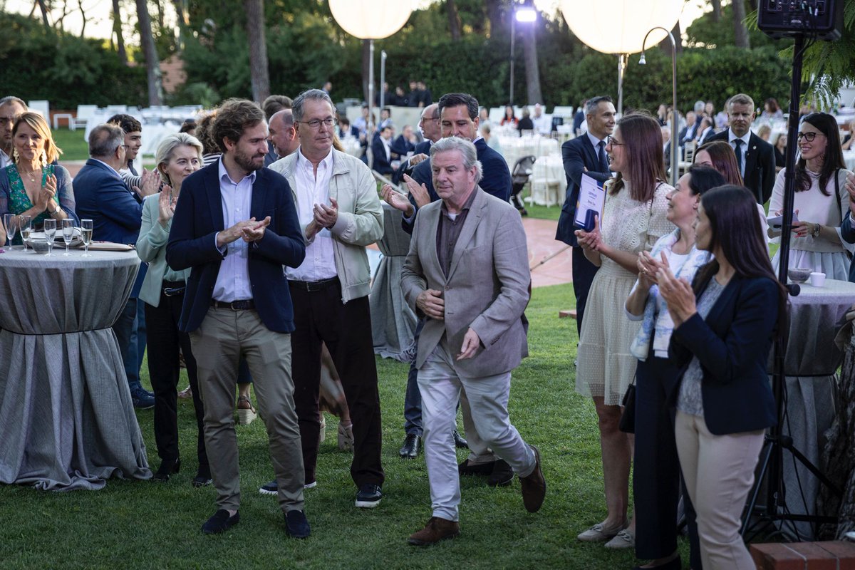 Toine Manders tweet media