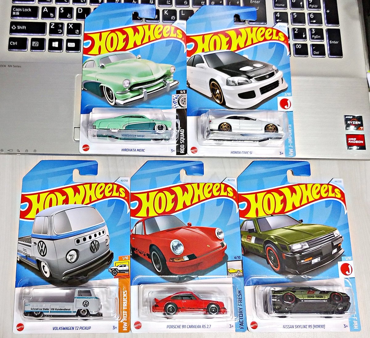 you_kun_jp's tweet photo. 今月のホットウィールベーシック単品です。
 #ミニカー #ホットウィール #miniature #modelcar #miniaturecar #hotwheels #hurohata #merc #honda #civic #Si #volkswagen #T2 #pickup #porsche #porsche911 #carrera #RS2point7 #nissan #skyline #RS #KDR30 https://t.co/ZLhQF3E69J