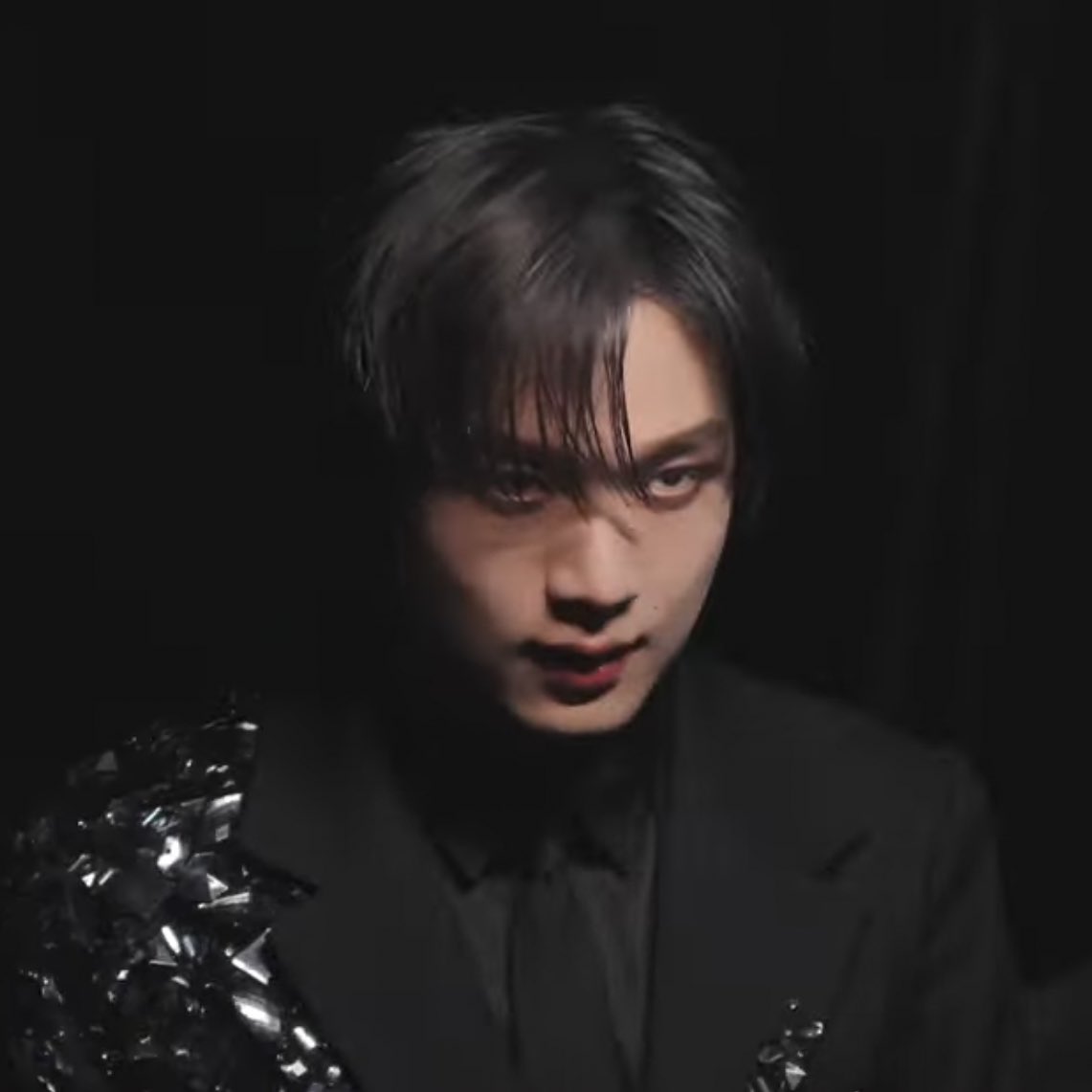 HCbodyguard's tweet photo. his eyes…. HAECHAN VILLAIN WHEN??? https://t.co/bh8q7K9IIY