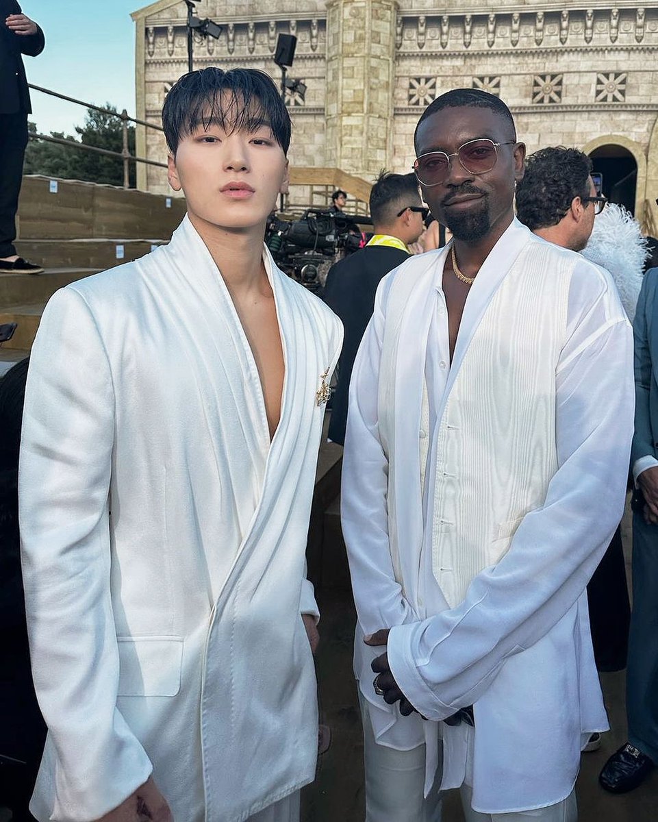 1024updates's tweet photo. [📷] San with Ugo Mozie

#ATEEZ #CHOISAN #DOLCEGABBANA https://t.co/c0L21cypNw