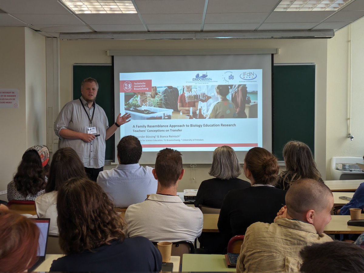annabeniermann's tweet photo. Fully packed room - all are waiting for @biobuessing to talk about Biology Education from a Meta-Perspective. #ERIDOB2024 https://t.co/LgLV3jZYOk