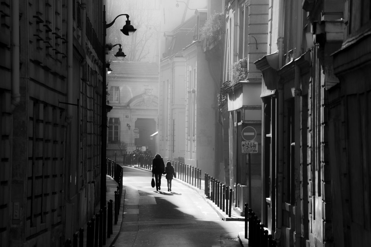 GM friends 🖤🤍

'To the Light'

Available on <a href="/foundation/">Foundation 🌐</a> 
0.12 $ETH