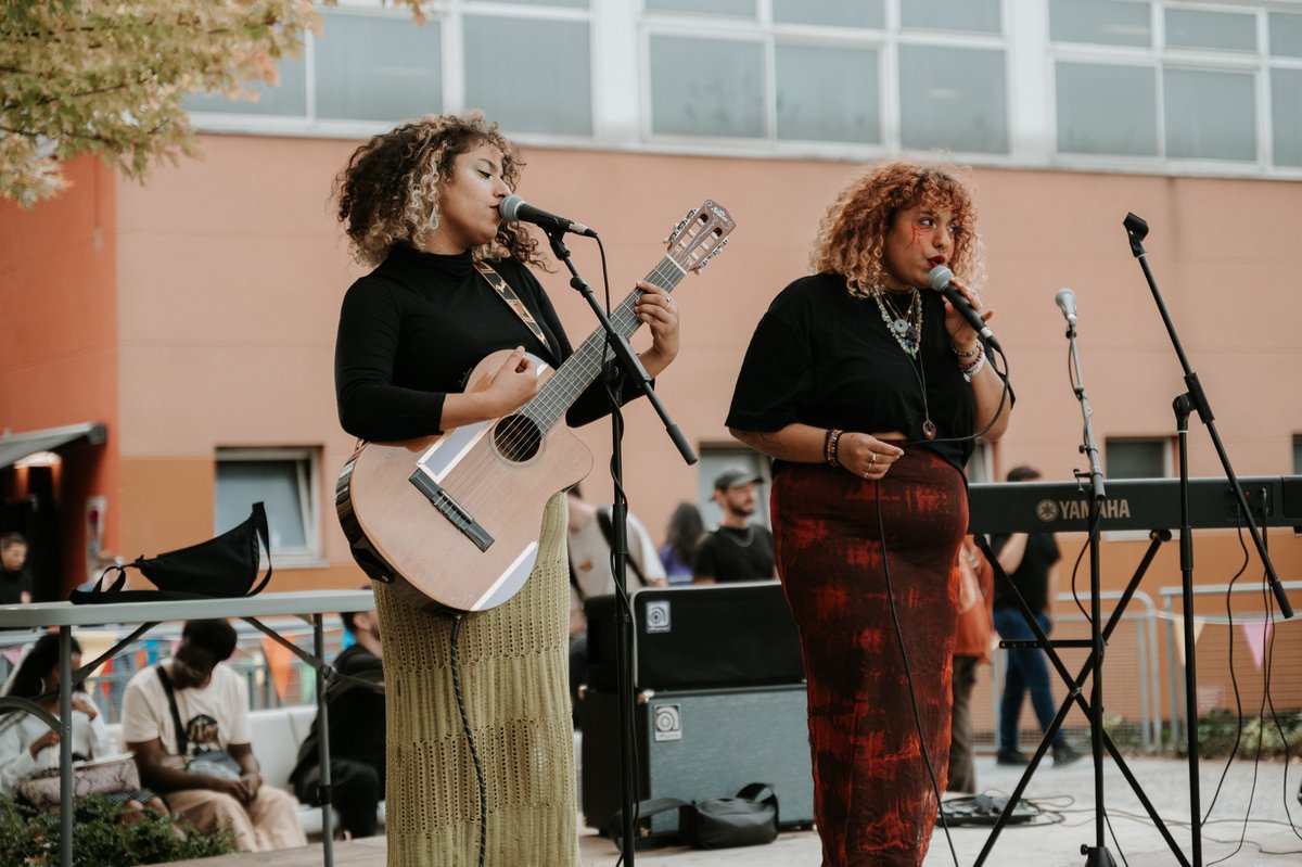 UnivParis8's tweet photo. [#GRAND8] 🎉

🎤 Étudiant·es et artistes à Paris 8, envie de briller au Grand 8 ? C'est votre moment !
✨ Profitez de cette occasion et inscrivez-vous pour participer à la prochaine édition du Grand 8 !
🎭 La scène est toute à vous ! 🎭

👉 Infos : https://t.co/usu3BiTYHH https://t.co/35U1LpyDOA