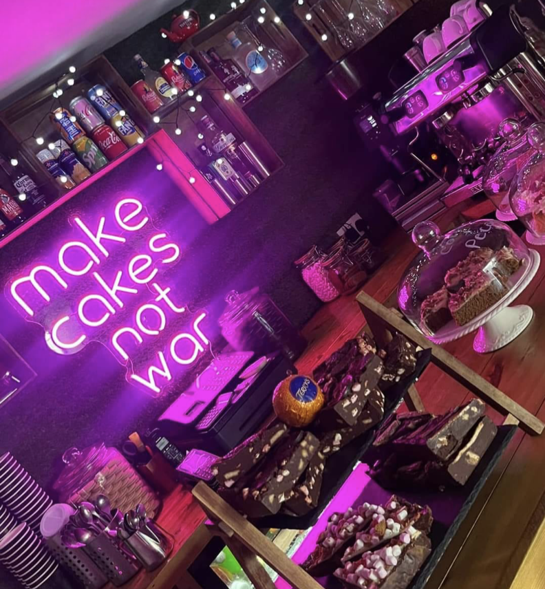 __borrow's tweet photo. Krave in Wilsden have joined the #Borrow returnables scheme 🤩

Enjoy your favourite brew on the go, save money by choosing to reuse  and in turn support a local businesses. Grab one of their sweet treat whilst you're there too, they look incredible 💚😋

 #SupportLocal #Borrow https://t.co/lN0JyvF3UN