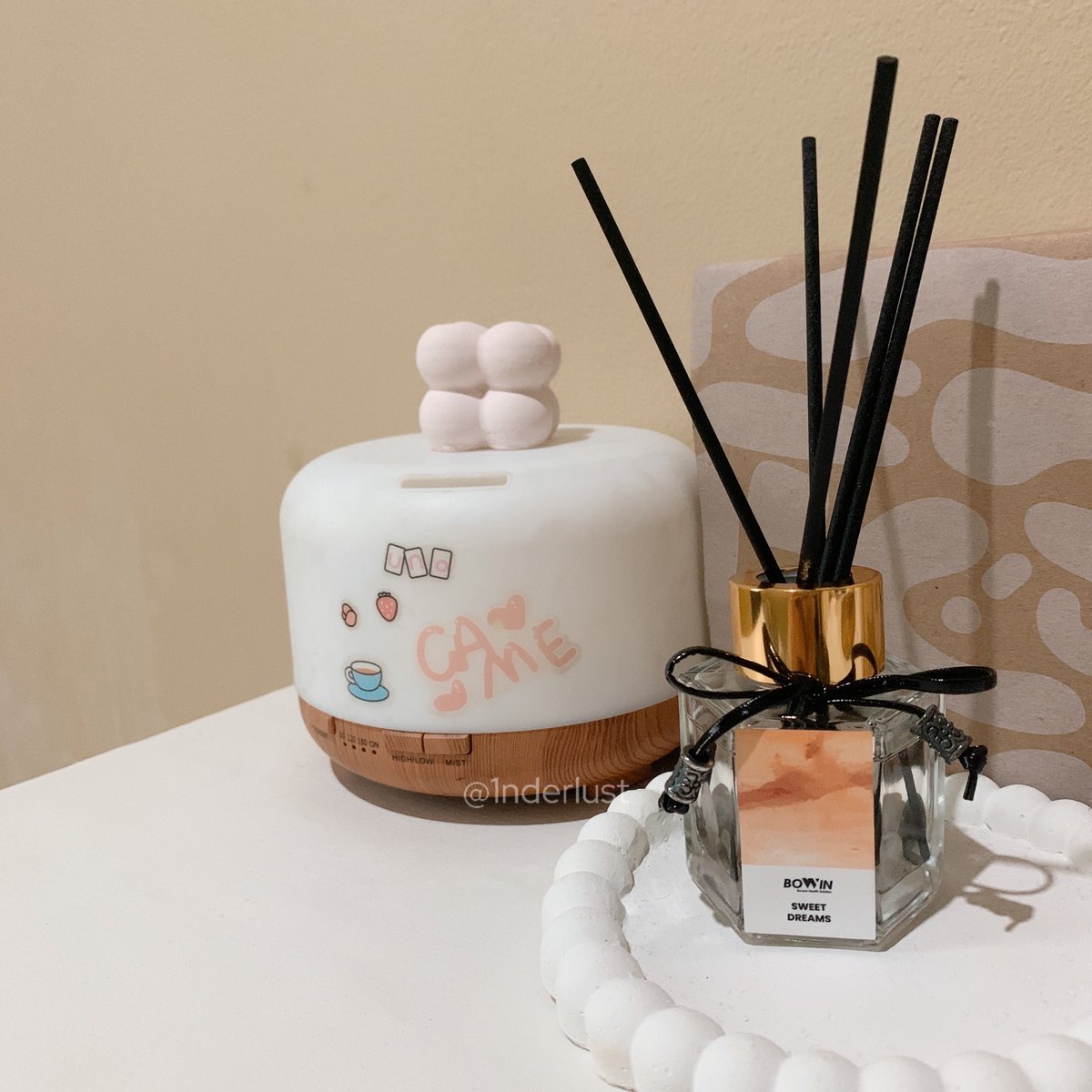 1nderlust's tweet photo. CAKEPPP YA, selain jadi pajangan ini juga aromanya super calming mantappp ⋆౨ৎ˚⟡˖ ࣪

Reed diffuser ini dari bowin☁️
aku pake varian :
Sweet Dreams (Bergamot, Vanilla, Patchouli)
- bisa membantu gangguan tidur, insomnia, jetlag
- dan mengurangi kegelisahan ❀ https://t.co/YfCDTe3X5p