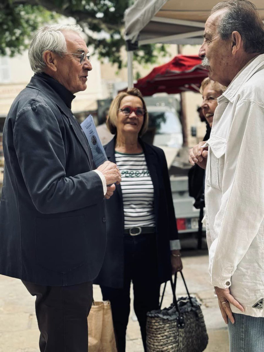 JF_Rousset2's tweet photo. Parler tous ensemble, hier matin au marché de #Millau avec ma suppléante @YolenePages. 3ème jour de la campagne du 2nd tour 🚶🏻‍♀️🚶🏻‍♂️‍🏡‍ https://t.co/QRAYkNkASx