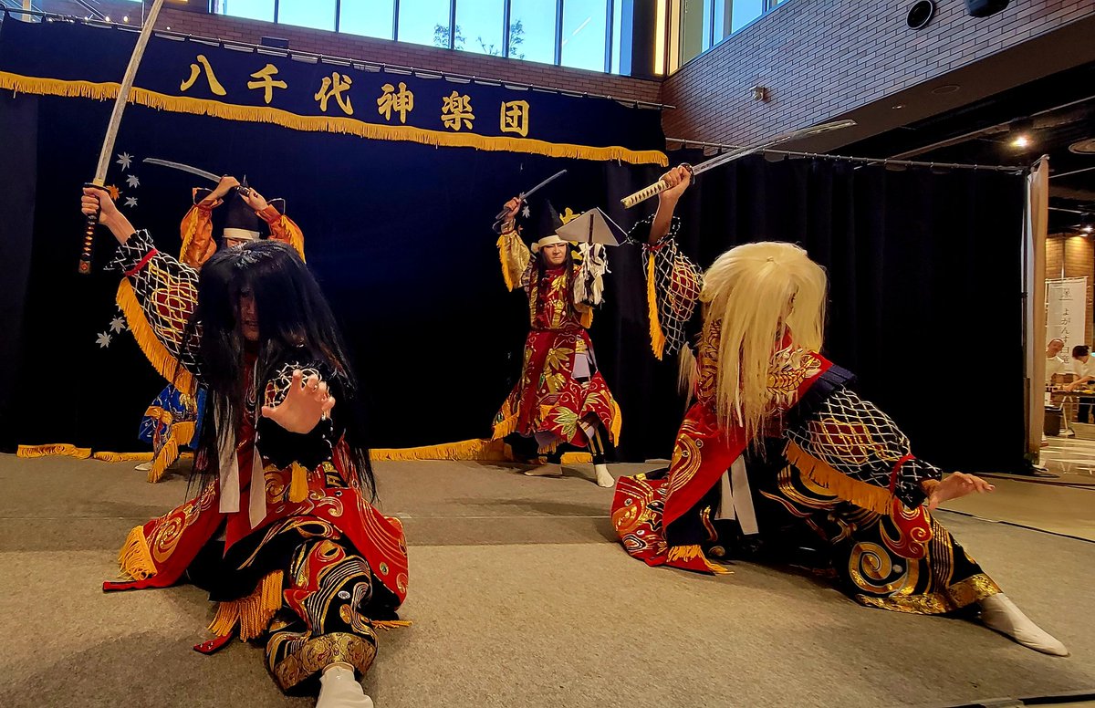 kaguran222_227's tweet photo. 6月23日 中国5県×JAFドライブスタンプラリーイベントin THE OUTLETS HIROSHIMA
THE OUTLETS HIROSHIMA
紅葉狩 八千代神楽団
#八千代神楽団 #紅葉狩 #安芸高田神楽 #広島神楽 #ひろしま神楽 #芸北神楽 #theoutlet #theoutlethiroshima #jaf #outlet #神楽 https://t.co/DpSUBXLOur