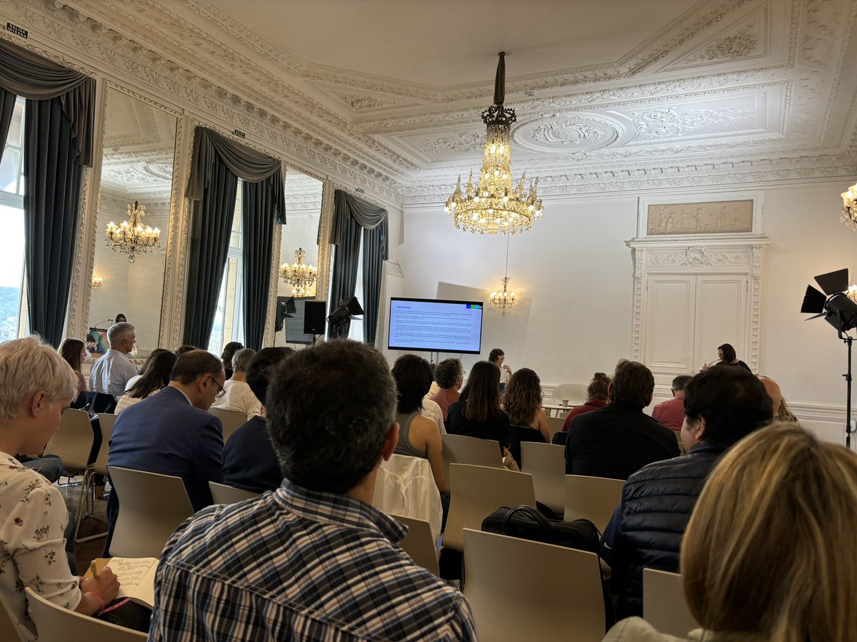 katedraddhh's tweet photo. Olga Casado Moreno [Médico de familia. Miembro del Mecanismo Catalán de Prevención de la Tortura] ha tratado sobre la imposibilidad de garantizar la salud en prisión. @uik_eus https://t.co/9S2F3W5m8R