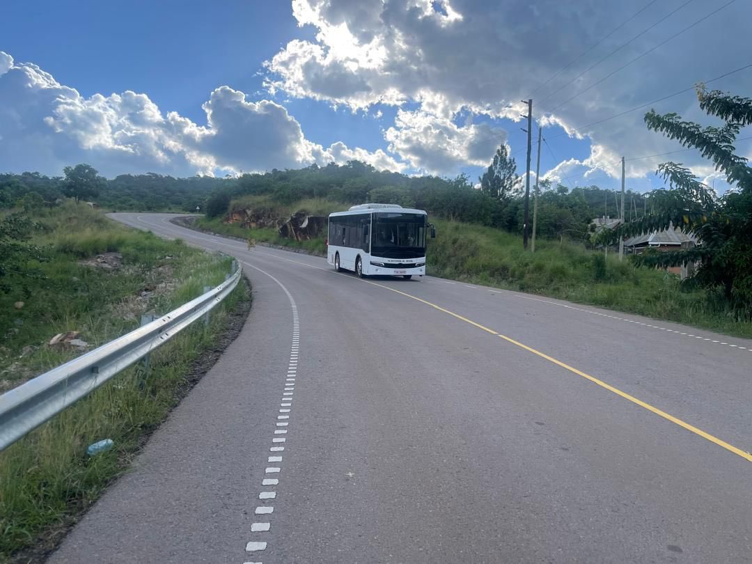 MarthaByabagamb's tweet photo. The #KayoolaBuses operate throughout Uganda and across Africa. This information is widely known; it's just a matter of being informed. They are highly marketed, creating numerous job opportunities for Ugandans.

Note: 👉 you're just not informed. 

@KiiraMotors https://t.co/zsvBuVavpw