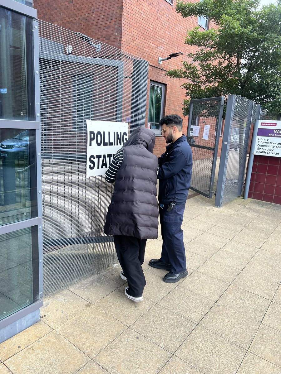 melissafry27's tweet photo. 🔔ELECTIONS! 📣 We’re off to a busy start here at #WalkdenGateway! 🙌🏻 don’t forget to #UseYourVote today. Very proud of my incredible team here, and the dedicated #SalfordCouncil staff across the City today! https://t.co/73lZlNOcav