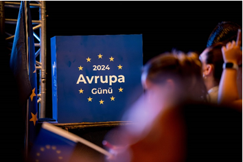 ElisaFerreiraEC's tweet photo. Strengthening ties for a unified #Cyprus 🇨🇾!

In 2023, the #EU 🇪🇺 #AidProgramme &amp; the #GreenLineRegulation brought Cyprus another step closer to reunification.

Have a look at our annual reports:
👉https://t.co/4iZUujZnYJ
&amp;
👉https://t.co/pjG10xUuUt
A few highlights ⤵️
🧵
1/3 https://t.co/lNH5Pe2P8o