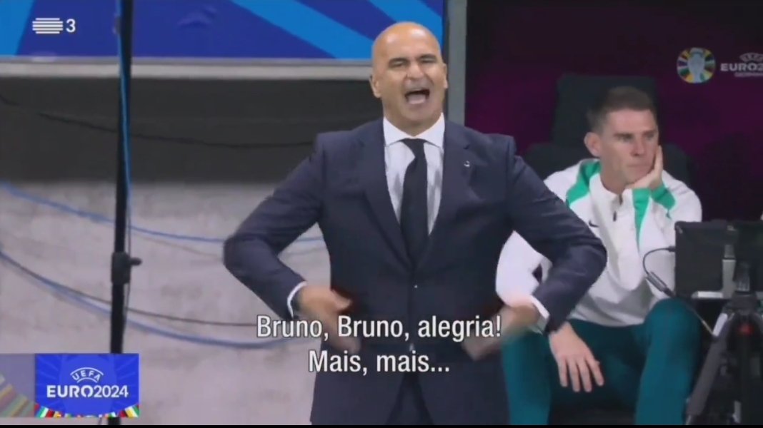 eu para o meu amigo à beira de um coma alcoólico com uma cerveja na mão