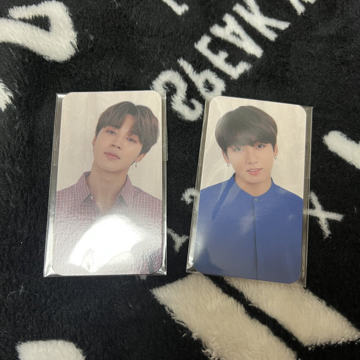 방탄소년단 fc 갱신 쿄세라돔 포토카드 (rare)

지민 13
정국 15
 일괄 우대해요!! 일괄하시면 가격 낮춰드립니다!!

방탄소년단 방탄 BTS sell buy 포스터세트 희귀 RM Jin Suga Jhope Jimin V JK 알엠 진 슈가 제이홉 지민 뷔 정국 남준 석진 윤기 호석 태형 쿄세라돔 fc 희귀 rare
