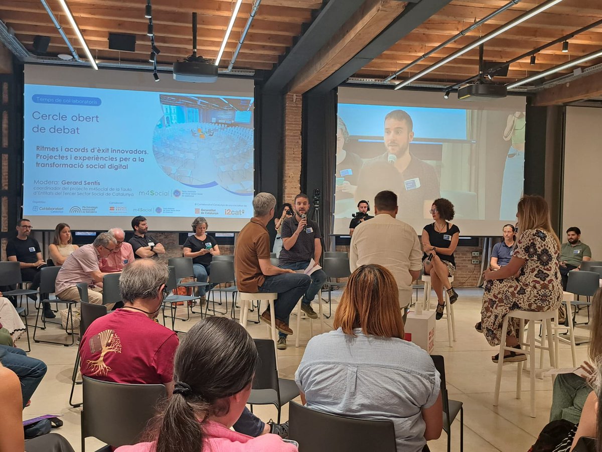 m4_social's tweet photo. 🗣 @gsentisgarces, coordinador del projecte #m4Social de la @Taula3sector, modera avui al @hubsocialbcn el Cercle Obert: "Ritmes i acords d’èxit innovadors. Projectes i experiències per a la transformació social digital" 🌀📲.

#TempsdeColabs @colabscatalunya @i2cat @pembarcelona https://t.co/nLR1XJx0hU