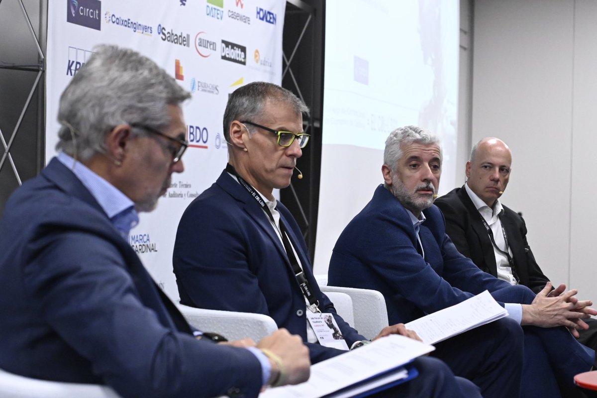 AuditorsCENSORS's tweet image. 🌐🔍 Retos de la auditoría del futuro: IA y Big Data 📊🤖, ciberseguridad 🔒💻, nuevas regulaciones 📜🌎, sostenibilidad 🌱🌍 talento. ¡Preparados para el futuro! 🚀✨ #Auditoría 
#34FórumAuditoría