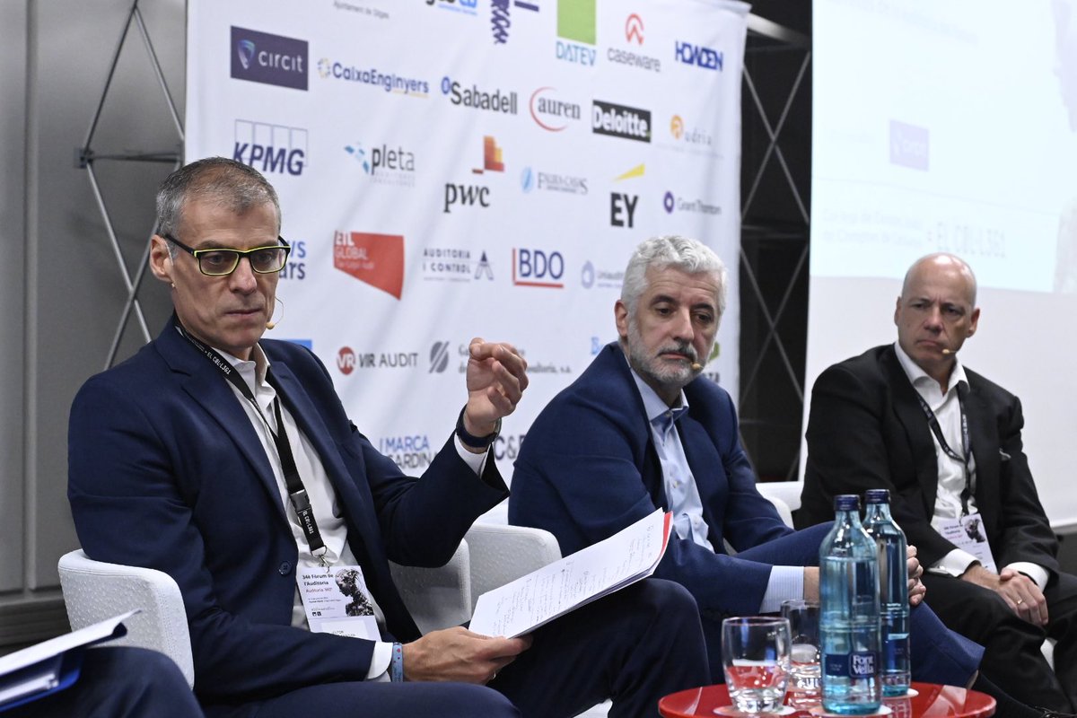 AuditorsCENSORS's tweet image. 🌐🔍 Retos de la auditoría del futuro: IA y Big Data 📊🤖, ciberseguridad 🔒💻, nuevas regulaciones 📜🌎, sostenibilidad 🌱🌍 talento. ¡Preparados para el futuro! 🚀✨ #Auditoría 
#34FórumAuditoría