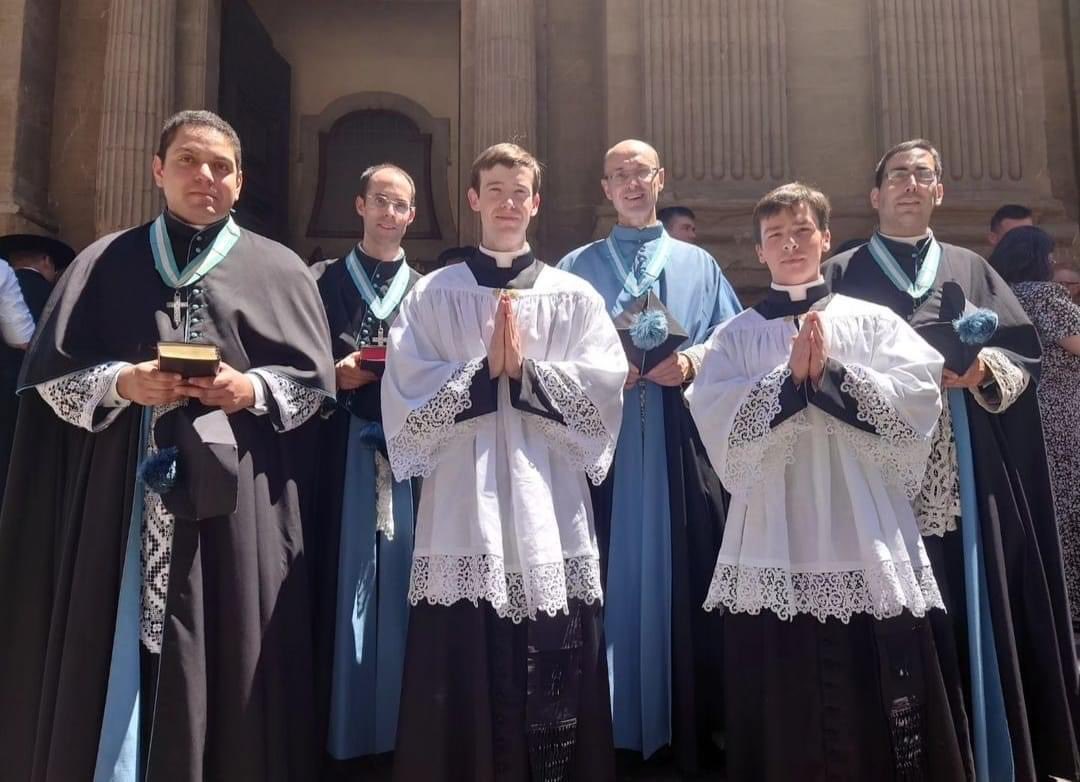 UnaVoceSevilla's tweet photo. Dos españoles toman la sotana en el Instituto de Cristo Rey Sumó Sacerdote en Florencia
Deo grátias!
Foto: @ICKSP #Icrss #MisaTradicional #LatinMass https://t.co/wJn0Wmiim2