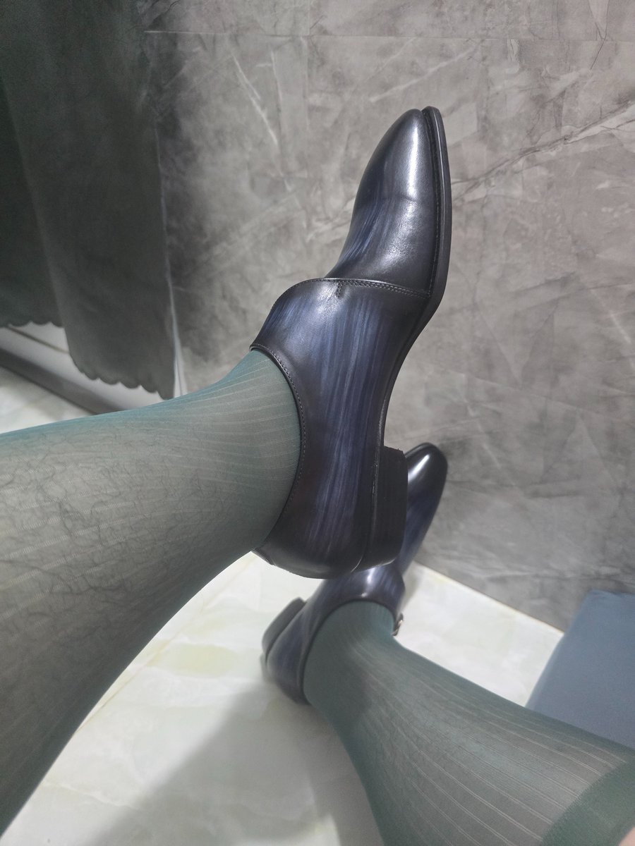 bot3562002's tweet photo. New shoes https://t.co/XX5jz22rZc