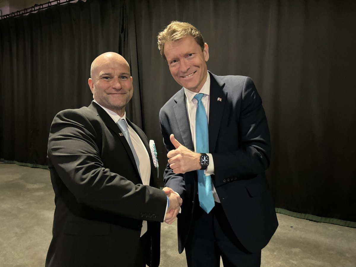 SophieP25397's tweet photo. If you live in #Chelmsford, the guy on the left thinks #Autistic people are vegetables. If you are considering voting for #ReformUK I would be very, very careful indeed. https://t.co/34PgEumrcO