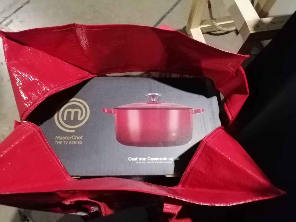 Can't wait to cook for my Zulu man with this lovely pot from <a href="/MASTERCHEFonFOX/">MasterChef</a> thank you very much spar for such a beautiful gifts I #ChooseYou <a href="/XabaSuper/">SuperChargeXaba</a> <a href="/SPARGrandPrix/">SPAR Grand Prix</a>.