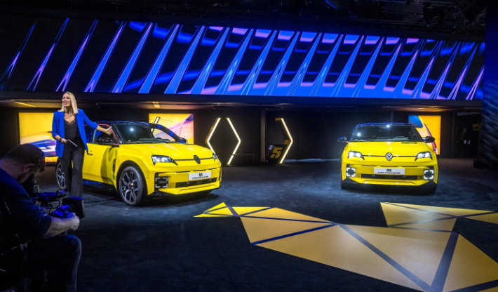 Kinglight08's tweet photo. Renault stand at 2024 Geneva International Motor Show used 220 square meters LED displays made of Kinglight LEDs.

Learn more about us: https://t.co/kfe48pSooW
Email: sales@kinglight.com

#Renault #GenevaMotorshow #Kinglight #LED https://t.co/At0d6mL5C3