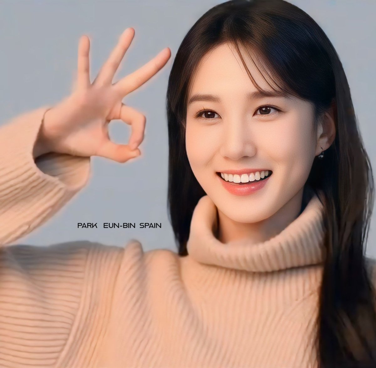 ParkeunbinSpain's tweet photo. Capturas de pantalla del último vídeo de KB FINANCIAL GROUP.

Difícil elegir entre todas las capturas de pantalla que se ha hecho, con la belleza de PEB se nos hace difícil cuáles subir.😃

[ 04-07-2024 ]
.
.

#PARKEUNBIN #박은빈 #parkeunbin_spain #kbfinancialgroup https://t.co/HPQ1QvjE0a