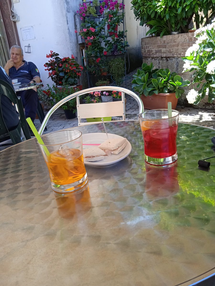 antocoppola60's tweet photo. #Equando vuoi un aperitivo 😜🥂 https://t.co/khQwUUqEgK