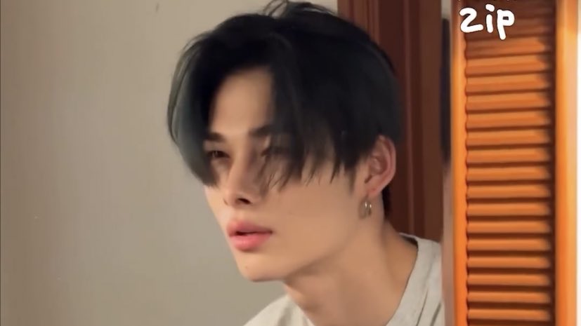 ksnmura's tweet photo. he looks so good https://t.co/9KEg78NIVT